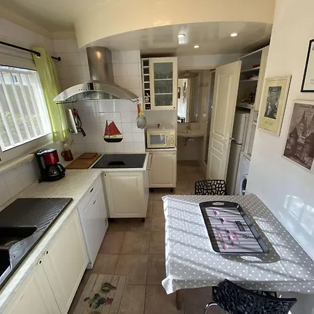 Appartement Bel Avec Jardin A Seulement 50 M De La Et De Sanary.climatisation